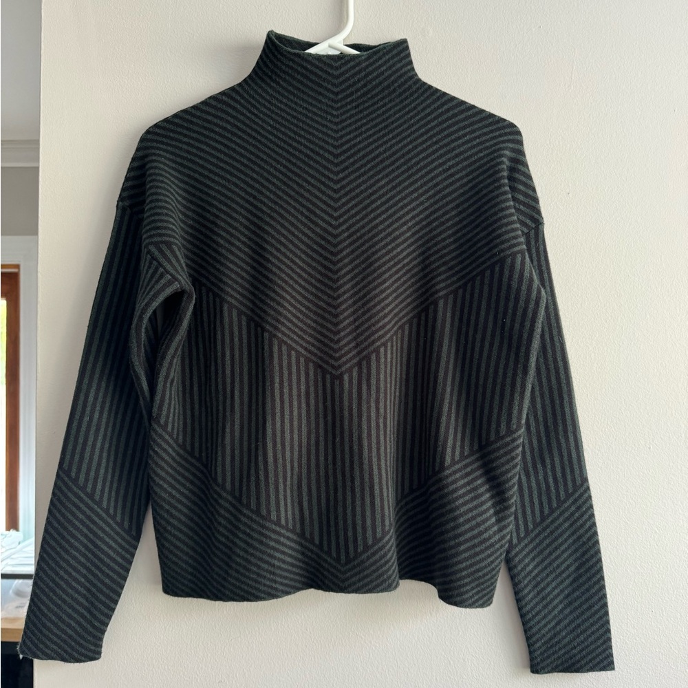 Tahari Sport Ribbed Sweatshirt Pullover Women Size S Black And Green